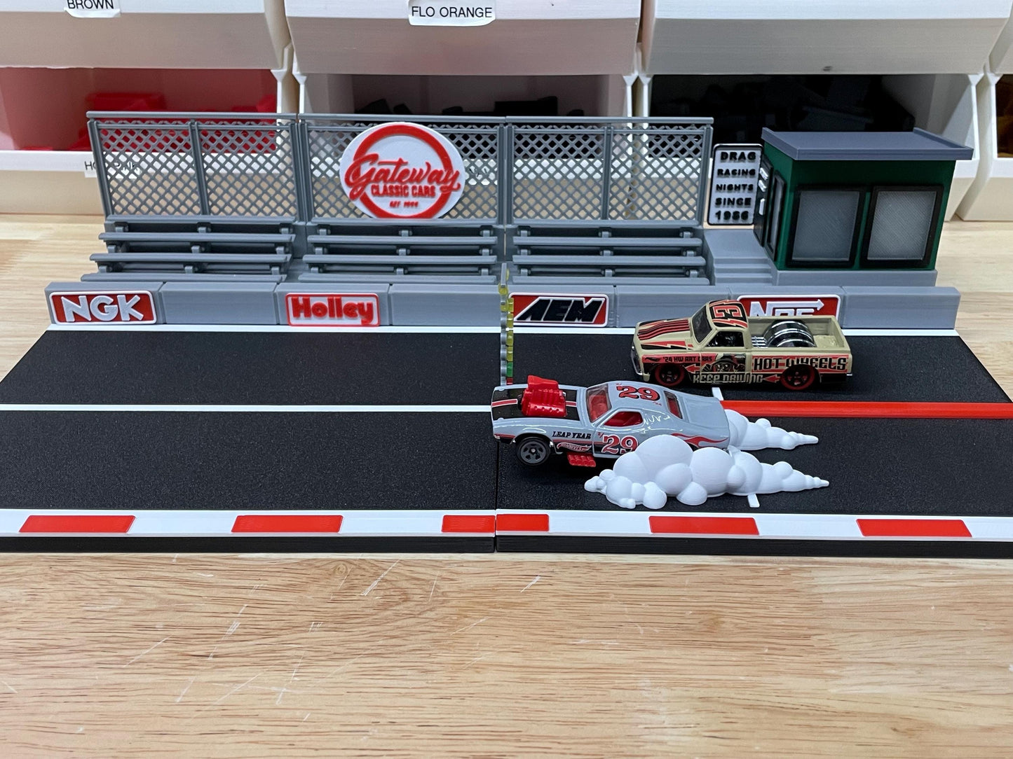 1:64 Scale Drag Race Strip – Die-Cast Car Drag Track Display
