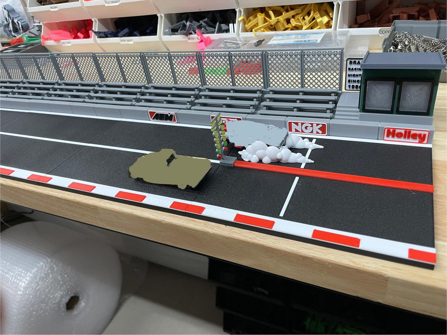 1:64 Scale Drag Race Strip – Die-Cast Car Drag Track Display