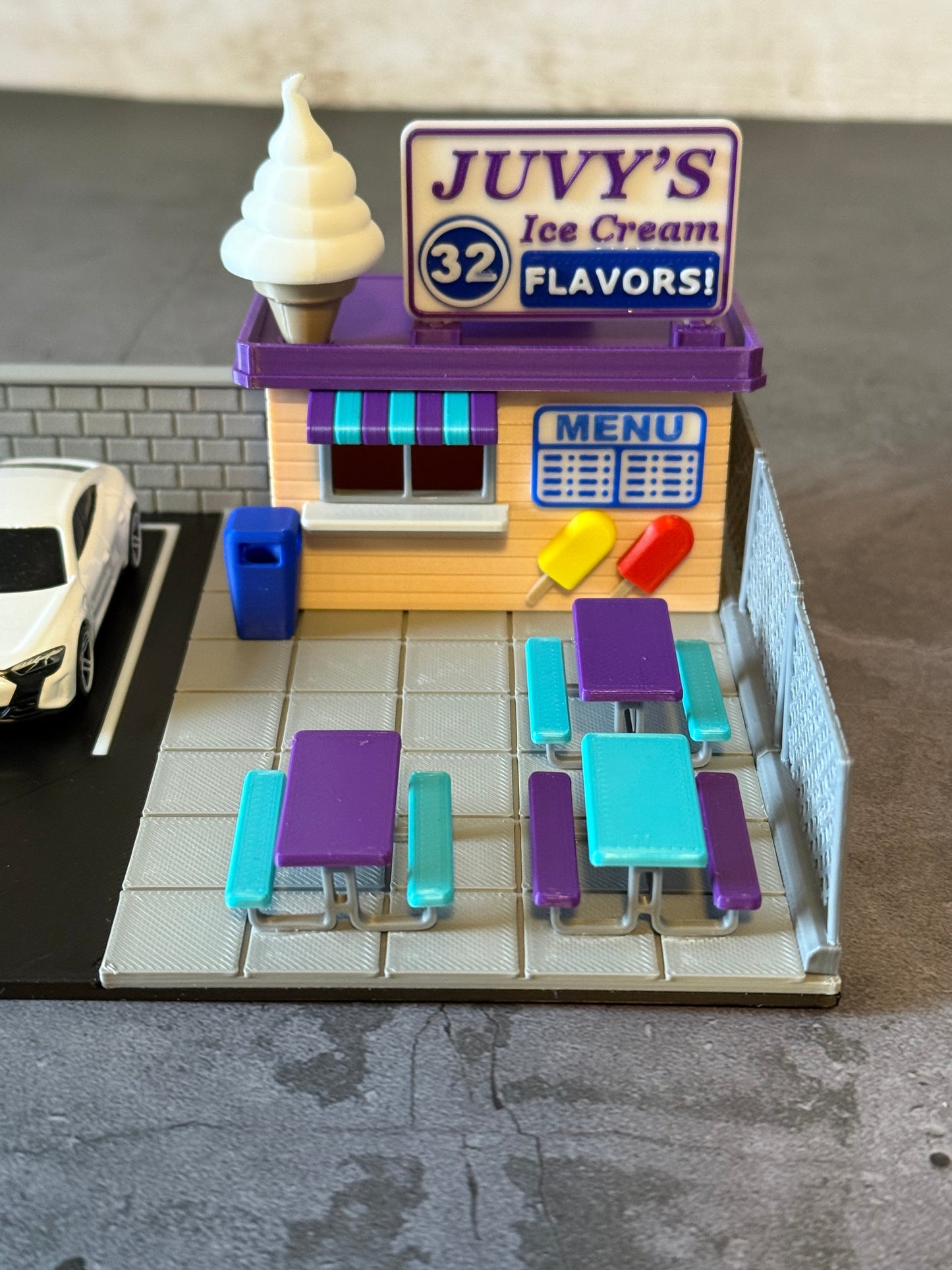 Ice Cream Stand - 1/64th Scale Building Die Cast Car Display