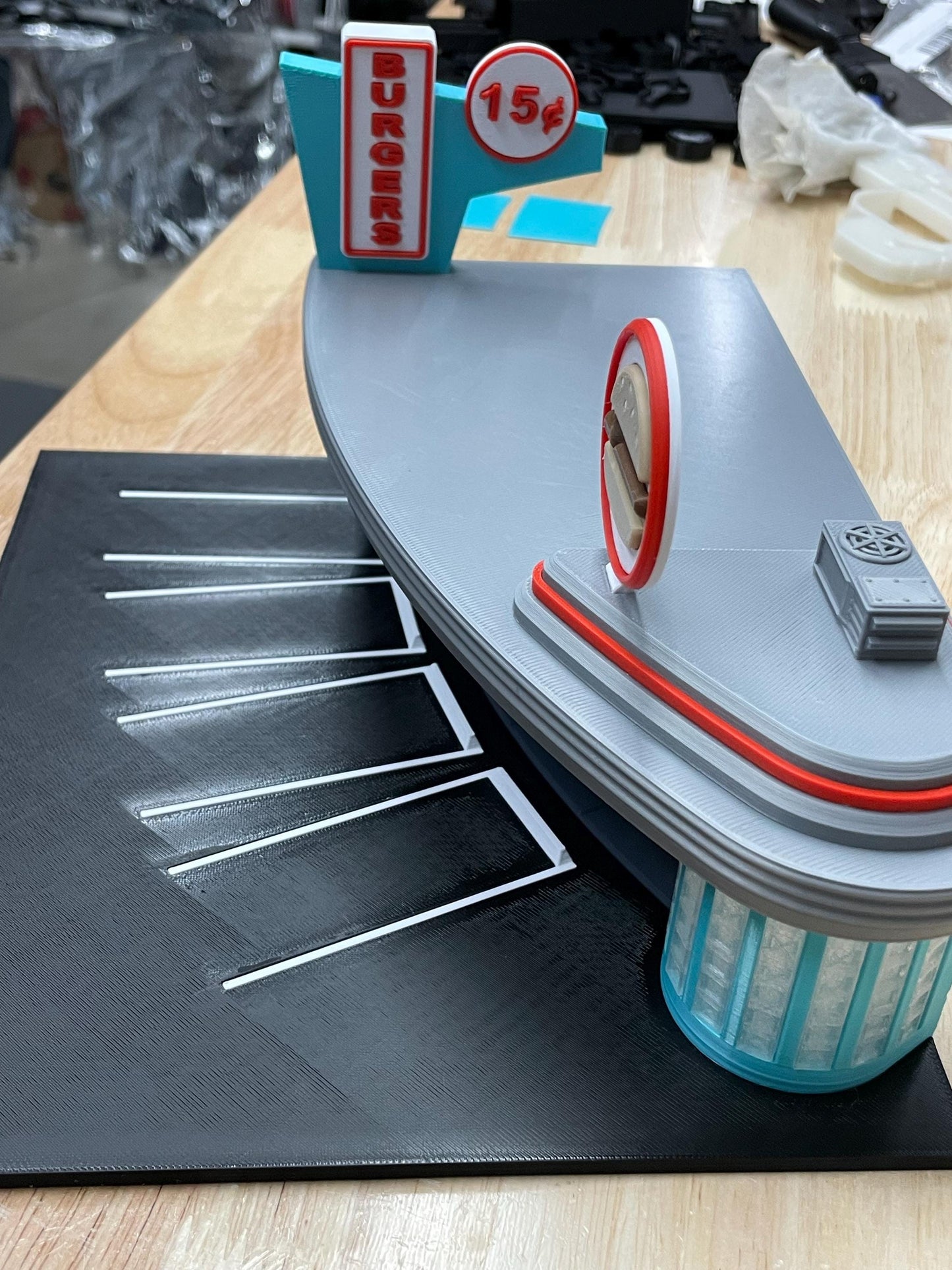 1/64 Scale Retro Drive-Up Diner Diorama – LED Restaurant for Die-Cast Displays