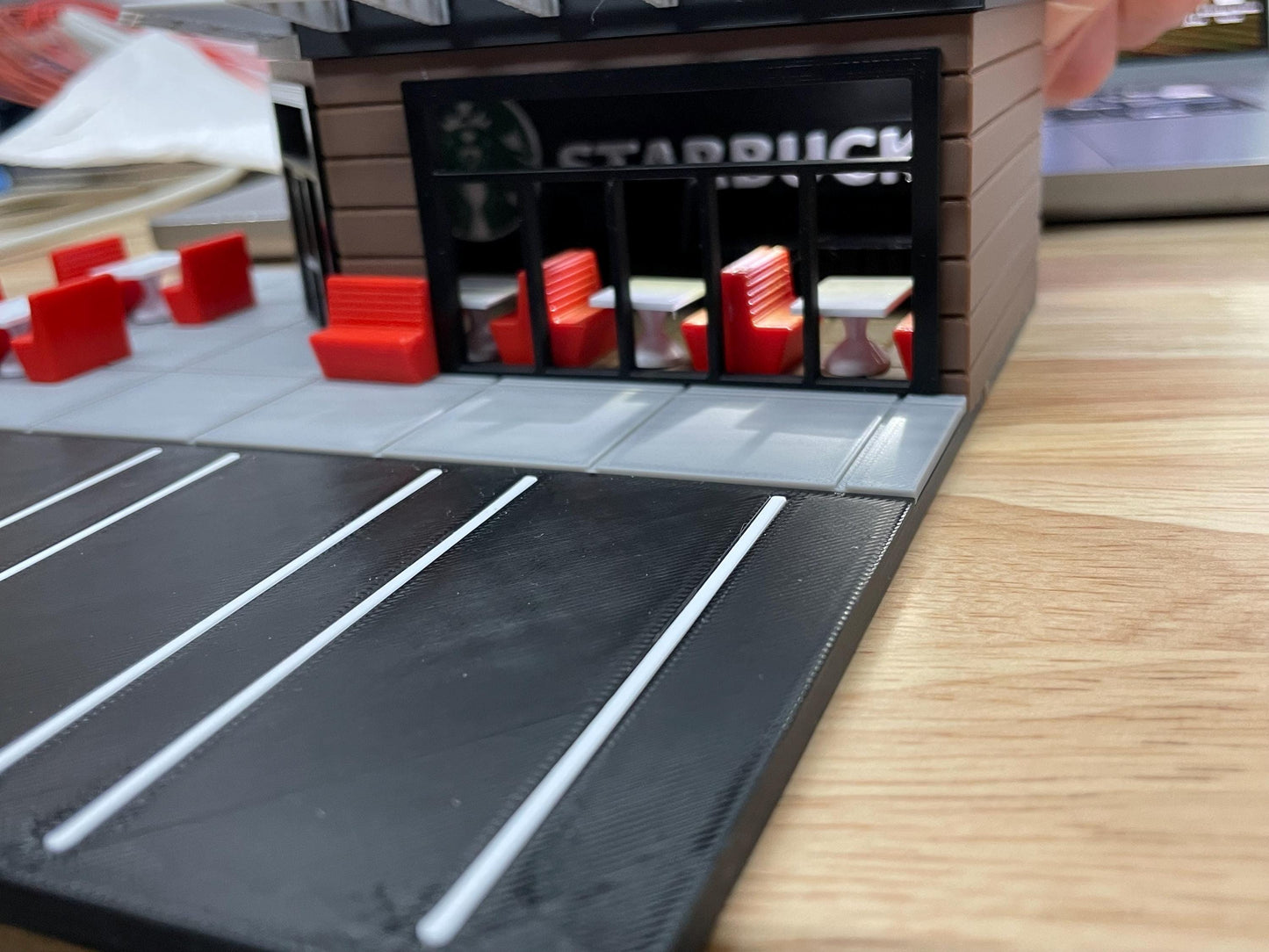 1/64 Scale Coffee Shop Diorama – LED Lit Café Building for Die-Cast Car Displays