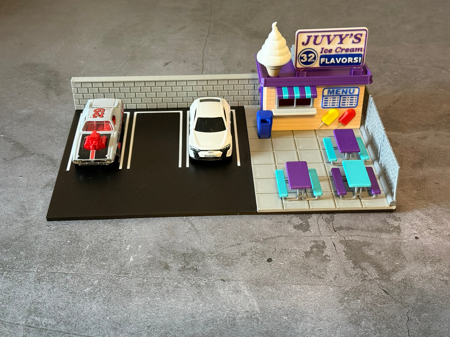Ice Cream Stand - 1/64th Scale Building Die Cast Car Display