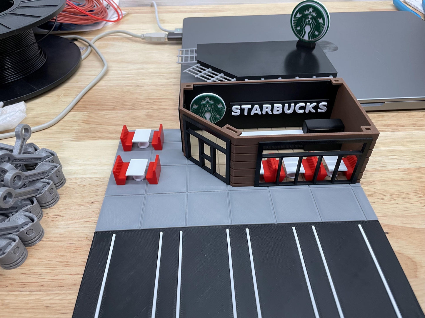 1/64 Scale Coffee Shop Diorama – LED Lit Café Building for Die-Cast Car Displays