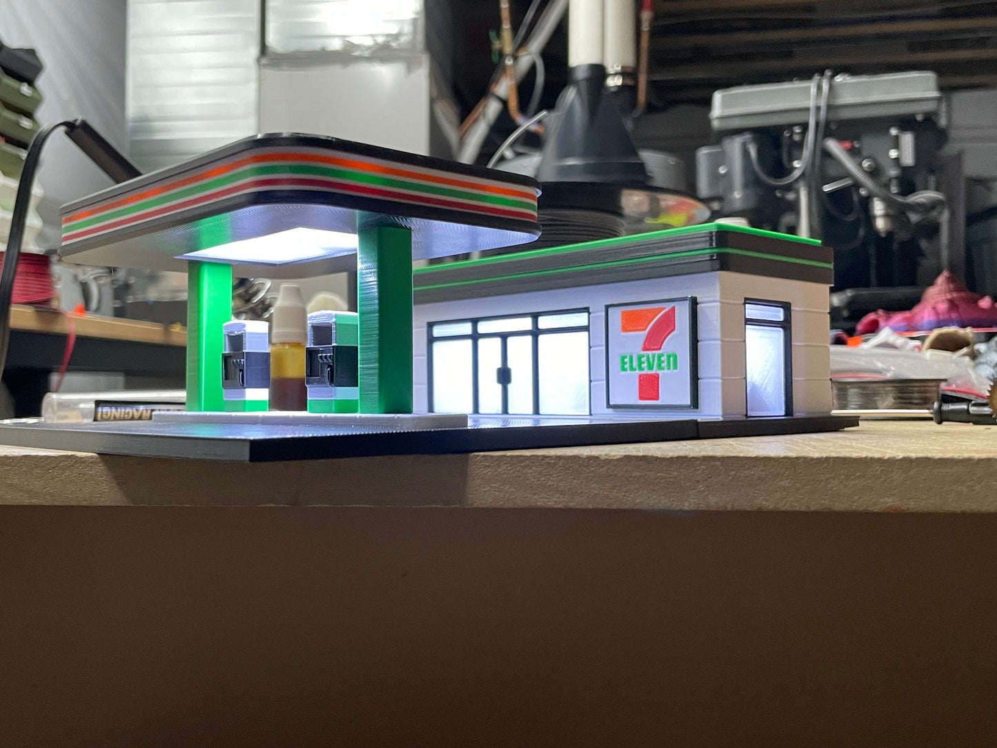 1:64 Scale Convenience Gas Station Diorama – LED Lit Display for Die-Cast Cars