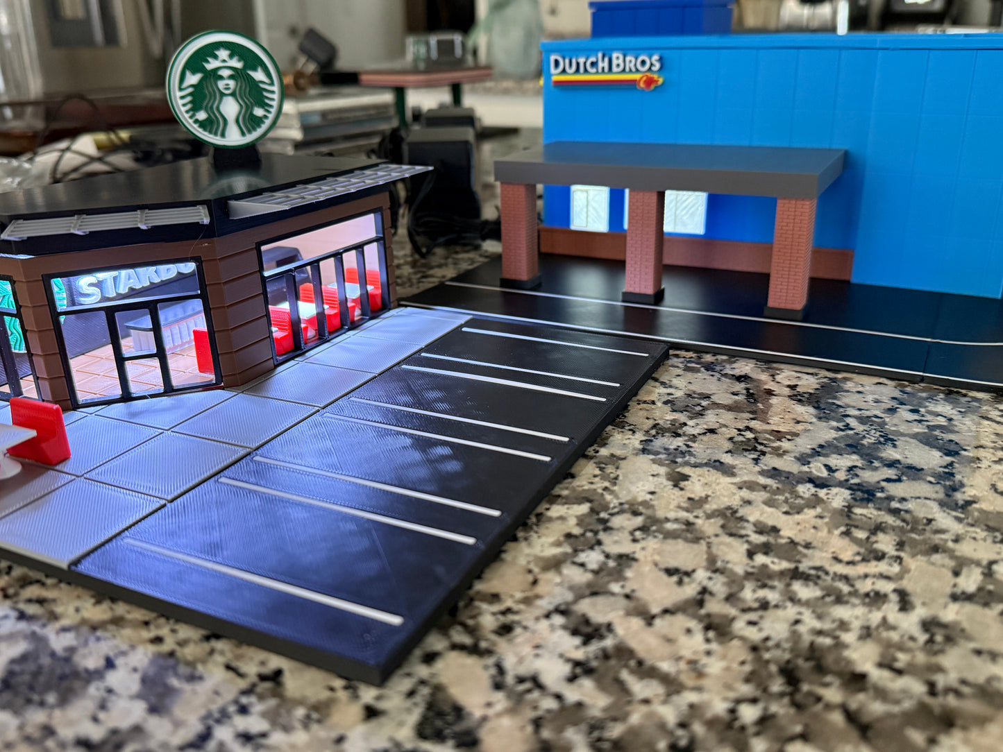 1/64 Scale Coffee Shop Diorama – LED Lit Café Building for Die-Cast Car Displays