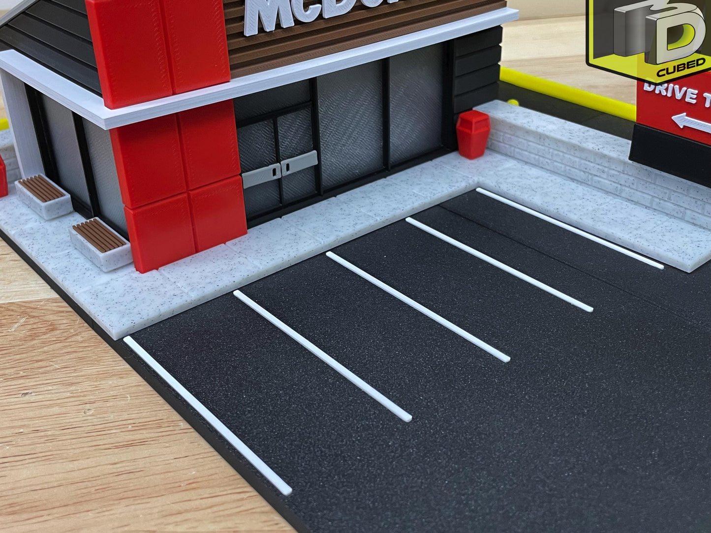 1/64 Scale Retro Fast-Food Drive-Thru Diorama – Lighted Restaurant Display for Die-Cast Cars