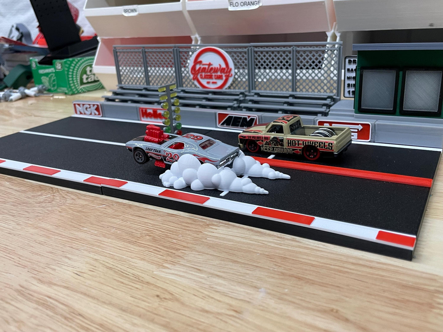 1:64 Scale Drag Race Strip – Die-Cast Car Drag Track Display