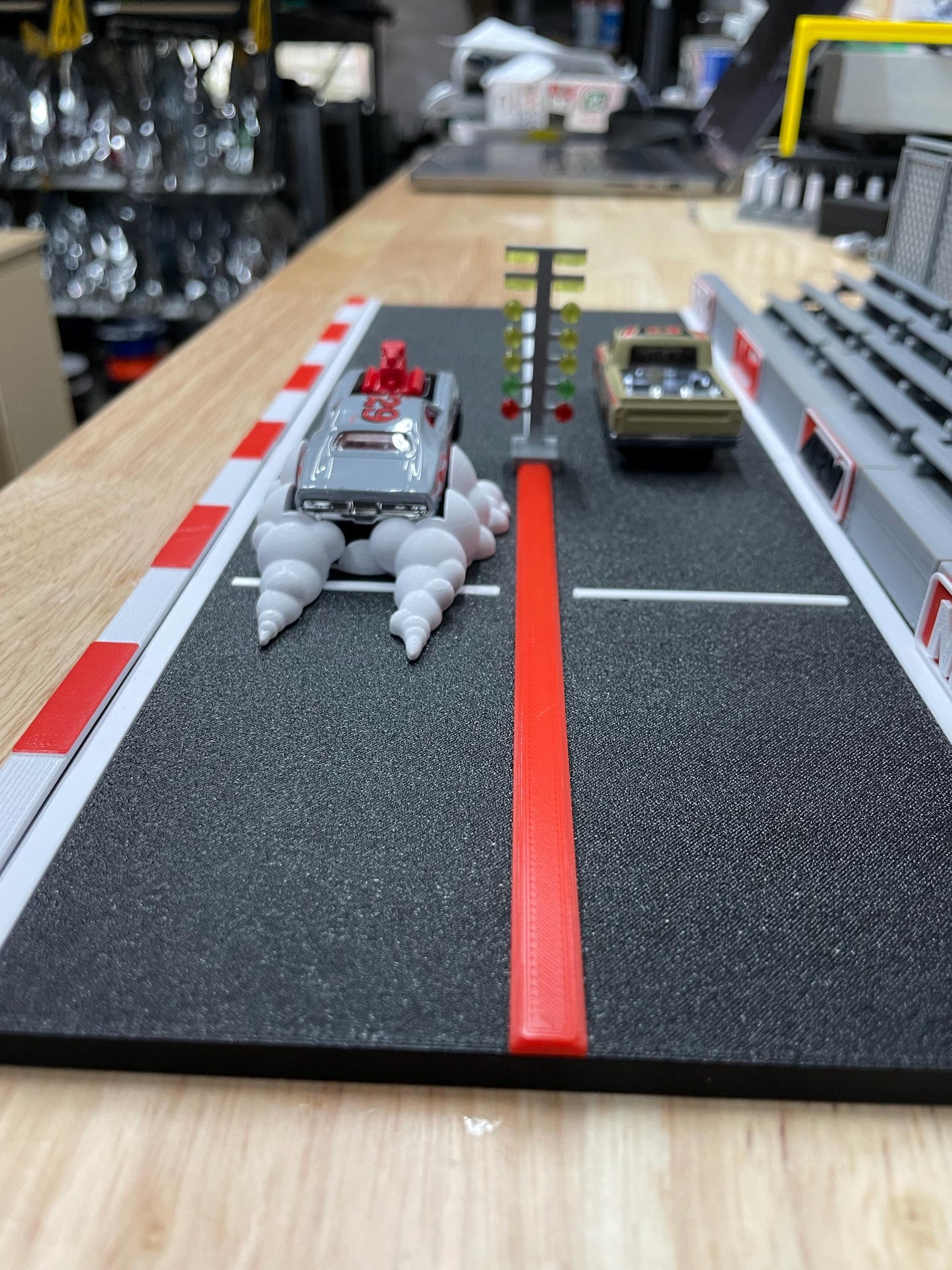 1:64 Scale Drag Race Strip – Die-Cast Car Drag Track Display