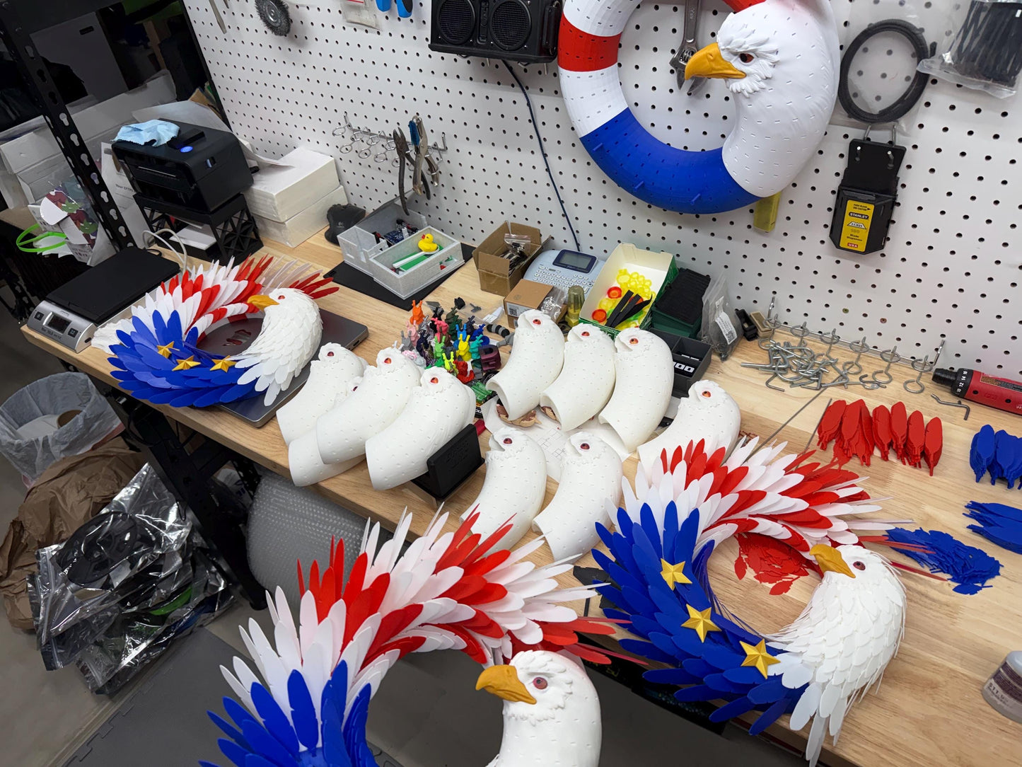 Bald Eagle Patriotic Wreath – USA Flag Eagle Decor – Indoor / Outdoor Wall Display