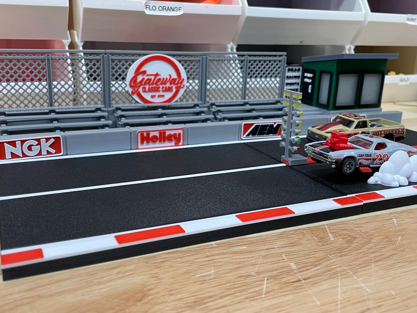 1:64 Scale Drag Race Strip – Die-Cast Car Drag Track Display