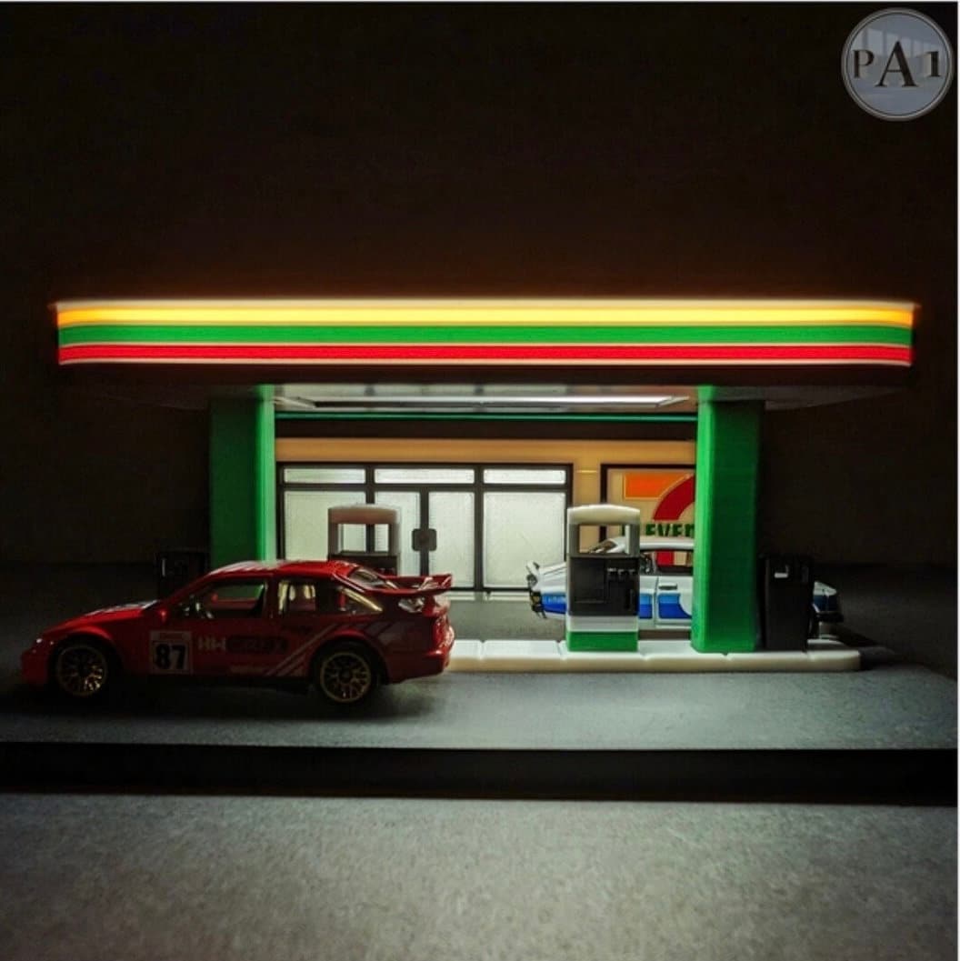 1:64 Scale Convenience Gas Station Diorama – LED Lit Display for Die-Cast Cars